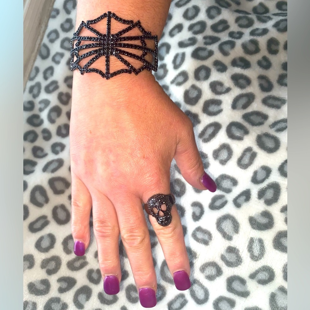 Simply Vera . Vera Wang - Skull Ring